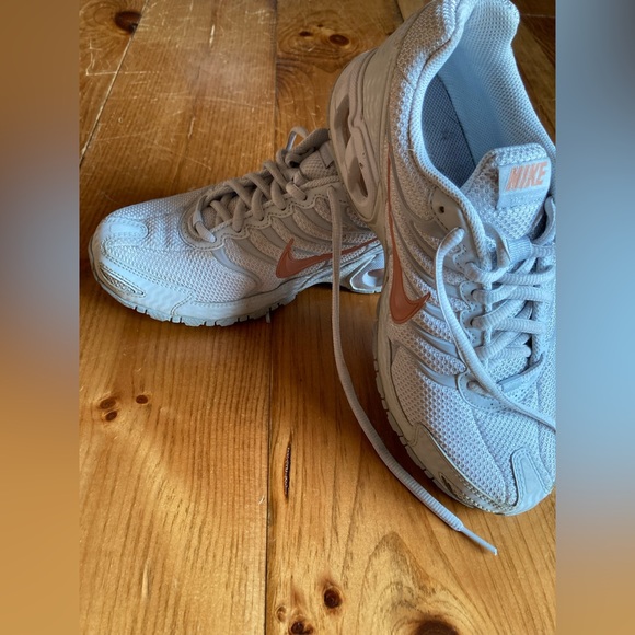 Women’s Nike Shoes - Picture 2 of 5